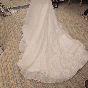 Lo Adoro Wedding Dress Fits like a 14